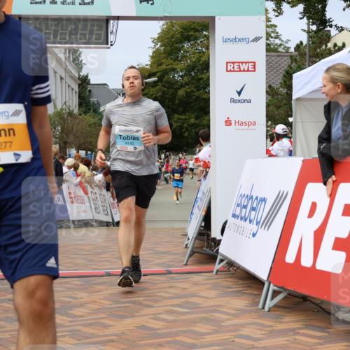 31.08.2025 - 21. Blankeneser Heldenlauf Strokosch-Dieckow http://msf.ph/oto/8696559 31.08.2025 12:21:28 Ziel 5746, 4337, 4142 meine-sportfotos.de