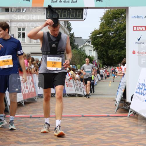 31.08.2025 - 21. Blankeneser Heldenlauf Strokosch-Dieckow http://msf.ph/oto/8696561 31.08.2025 12:21:24 Ziel 5277, 5746, 4337, 4142 meine-sportfotos.de