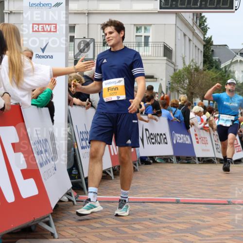 31.08.2025 - 21. Blankeneser Heldenlauf Strokosch-Dieckow http://msf.ph/oto/8696607 31.08.2025 12:21:19 Ziel 5277, 5746, 4337 meine-sportfotos.de