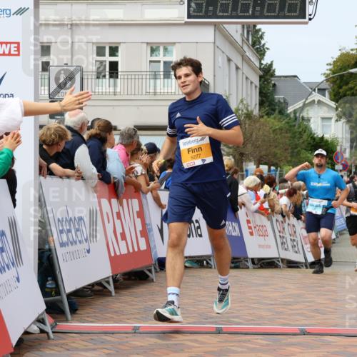 31.08.2025 - 21. Blankeneser Heldenlauf Strokosch-Dieckow http://msf.ph/oto/8696618 31.08.2025 12:21:18 Ziel 5277, 5746, 4337, 4215 meine-sportfotos.de