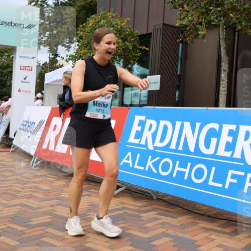 31.08.2025 - 21. Blankeneser Heldenlauf Strokosch-Dieckow http://msf.ph/oto/8696626 31.08.2025 12:21:13 Ziel 5277, 4242, 4215 meine-sportfotos.de