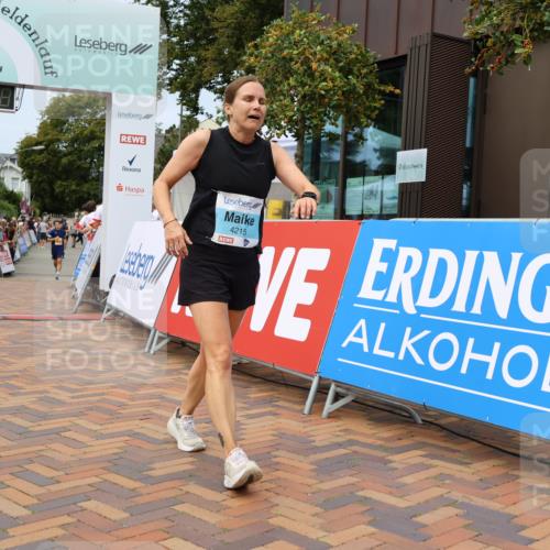 31.08.2025 - 21. Blankeneser Heldenlauf Strokosch-Dieckow http://msf.ph/oto/8696637 31.08.2025 12:21:13 Ziel 5277, 4242, 4215 meine-sportfotos.de