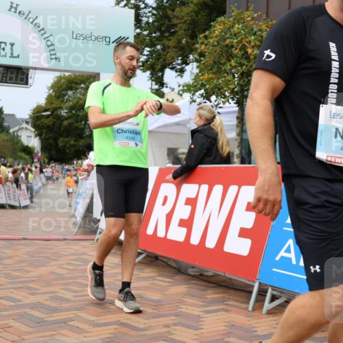 31.08.2025 - 21. Blankeneser Heldenlauf Strokosch-Dieckow http://msf.ph/oto/8696668 31.08.2025 12:21:01 Ziel 4063, 4346, 4121 meine-sportfotos.de