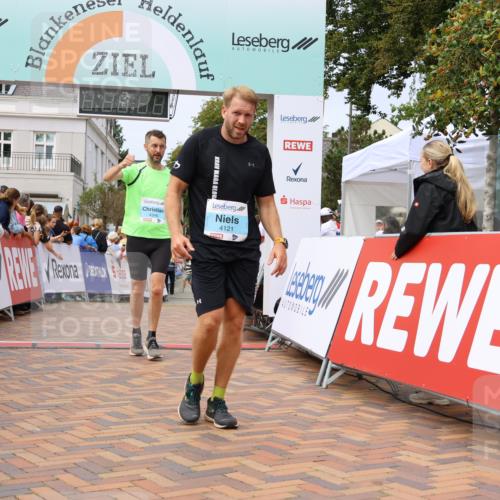 31.08.2025 - 21. Blankeneser Heldenlauf Strokosch-Dieckow http://msf.ph/oto/8696674 31.08.2025 12:20:59 Ziel 4063, 4346, 4121 meine-sportfotos.de