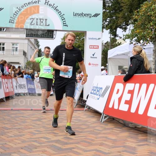 31.08.2025 - 21. Blankeneser Heldenlauf Strokosch-Dieckow http://msf.ph/oto/8696681 31.08.2025 12:20:58 Ziel 4063, 4346, 4121 meine-sportfotos.de
