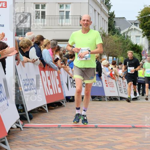 31.08.2025 - 21. Blankeneser Heldenlauf Strokosch-Dieckow http://msf.ph/oto/8696685 31.08.2025 12:20:53 Ziel 4063, 4348, 4121 meine-sportfotos.de