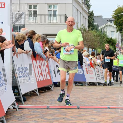 31.08.2025 - 21. Blankeneser Heldenlauf Strokosch-Dieckow http://msf.ph/oto/8696687 31.08.2025 12:20:53 Ziel 4063, 4348, 4121 meine-sportfotos.de