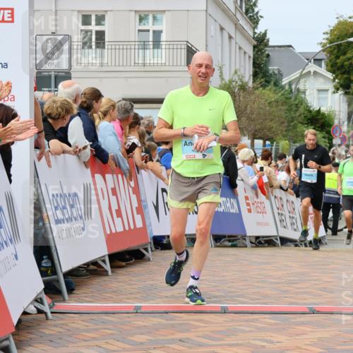 31.08.2025 - 21. Blankeneser Heldenlauf Strokosch-Dieckow http://msf.ph/oto/8696689 31.08.2025 12:20:53 Ziel 4063, 4348, 4121 meine-sportfotos.de