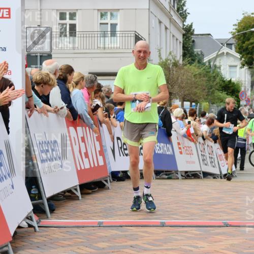 31.08.2025 - 21. Blankeneser Heldenlauf Strokosch-Dieckow http://msf.ph/oto/8696698 31.08.2025 12:20:53 Ziel 4063, 4348, 4121 meine-sportfotos.de