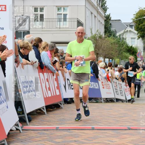 31.08.2025 - 21. Blankeneser Heldenlauf Strokosch-Dieckow http://msf.ph/oto/8696701 31.08.2025 12:20:53 Ziel 4063, 4348, 4121 meine-sportfotos.de