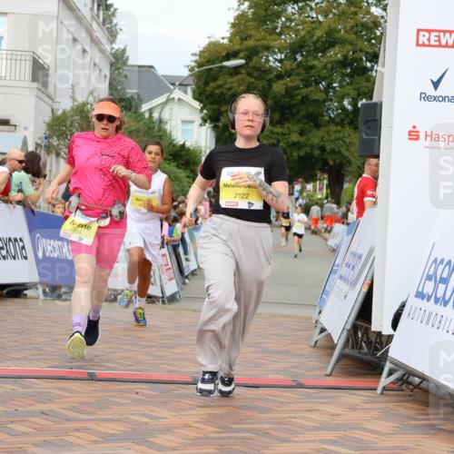 31.08.2025 - 21. Blankeneser Heldenlauf Strokosch-Dieckow http://msf.ph/oto/8696704 31.08.2025 10:33:03 Ziel 2104, 2129, 2130, 2128, 2122, 2337, 2695, 2694, 2464, 2658 meine-sportfotos.de