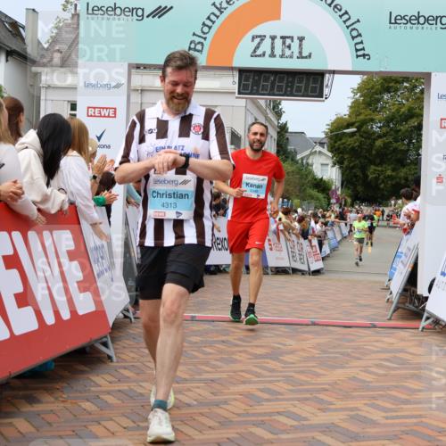 31.08.2025 - 21. Blankeneser Heldenlauf Strokosch-Dieckow http://msf.ph/oto/8696707 31.08.2025 12:20:46 Ziel 5527, 4413, 4313, 4348 meine-sportfotos.de