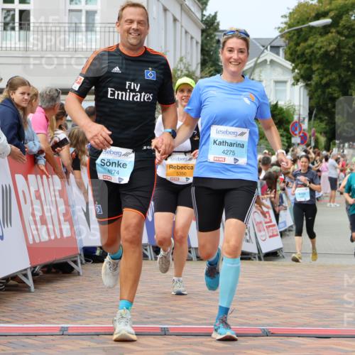 31.08.2025 - 21. Blankeneser Heldenlauf Strokosch-Dieckow http://msf.ph/oto/8696755 31.08.2025 12:20:31 Ziel 5350, 4275, 4274 meine-sportfotos.de