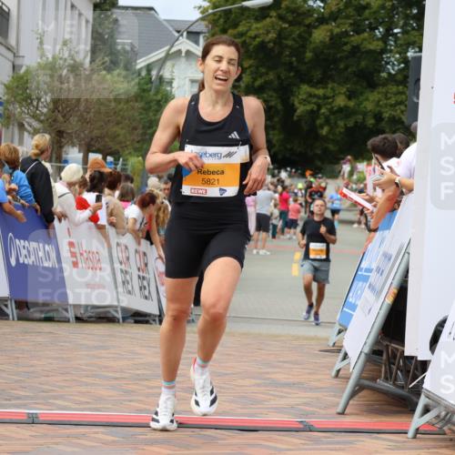 31.08.2025 - 21. Blankeneser Heldenlauf Strokosch-Dieckow http://msf.ph/oto/8696822 31.08.2025 12:20:10 Ziel 5821 meine-sportfotos.de