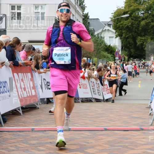 31.08.2025 - 21. Blankeneser Heldenlauf Strokosch-Dieckow http://msf.ph/oto/8696871 31.08.2025 12:19:58 Ziel 5368, 5688, 5483, 4210, 4160 meine-sportfotos.de