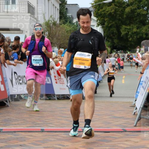 31.08.2025 - 21. Blankeneser Heldenlauf Strokosch-Dieckow http://msf.ph/oto/8696889 31.08.2025 12:19:56 Ziel 5368, 5688, 4210, 4160 meine-sportfotos.de