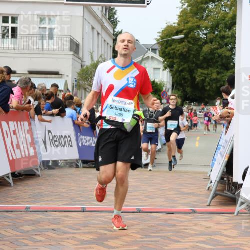 31.08.2025 - 21. Blankeneser Heldenlauf Strokosch-Dieckow http://msf.ph/oto/8696955 31.08.2025 12:19:44 Ziel 5334, 4258, 4301, 4302 meine-sportfotos.de