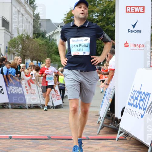 31.08.2025 - 21. Blankeneser Heldenlauf Strokosch-Dieckow http://msf.ph/oto/8697066 31.08.2025 12:19:15 Ziel 4335, 4315, 4277 meine-sportfotos.de