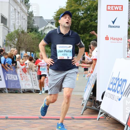 31.08.2025 - 21. Blankeneser Heldenlauf Strokosch-Dieckow http://msf.ph/oto/8697072 31.08.2025 12:19:15 Ziel 4335, 4315, 4277 meine-sportfotos.de