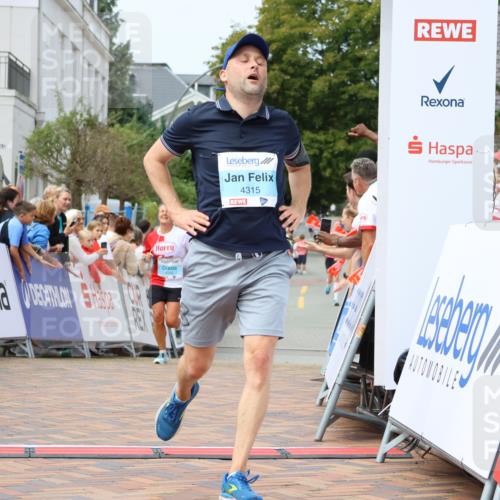 31.08.2025 - 21. Blankeneser Heldenlauf Strokosch-Dieckow http://msf.ph/oto/8697074 31.08.2025 12:19:14 Ziel 4335, 4315, 4277 meine-sportfotos.de