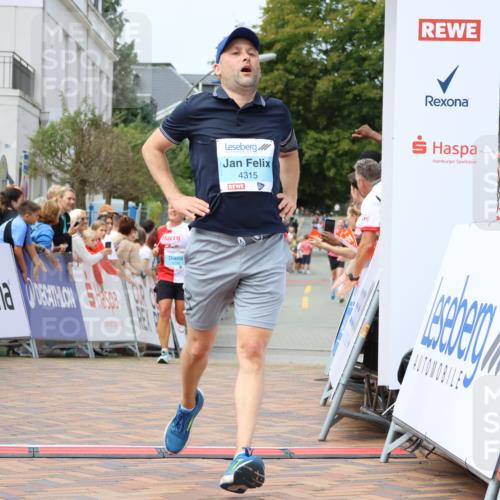 31.08.2025 - 21. Blankeneser Heldenlauf Strokosch-Dieckow http://msf.ph/oto/8697077 31.08.2025 12:19:14 Ziel 4335, 4315, 4277 meine-sportfotos.de