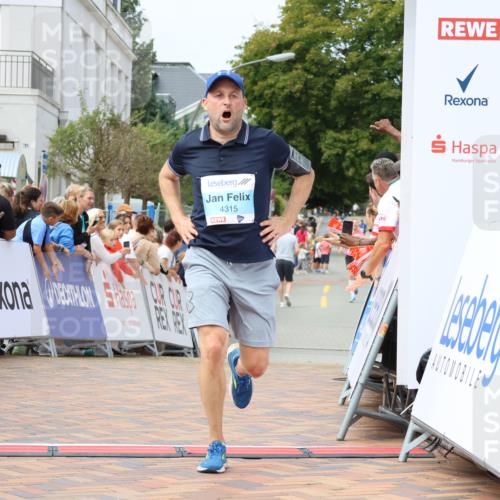 31.08.2025 - 21. Blankeneser Heldenlauf Strokosch-Dieckow http://msf.ph/oto/8697085 31.08.2025 12:19:14 Ziel 4335, 4315, 4277 meine-sportfotos.de