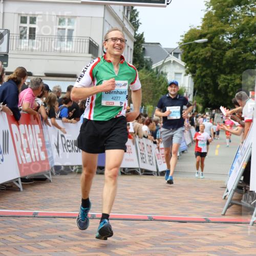 31.08.2025 - 21. Blankeneser Heldenlauf Strokosch-Dieckow http://msf.ph/oto/8697100 31.08.2025 12:19:12 Ziel 4303, 4315, 4277 meine-sportfotos.de