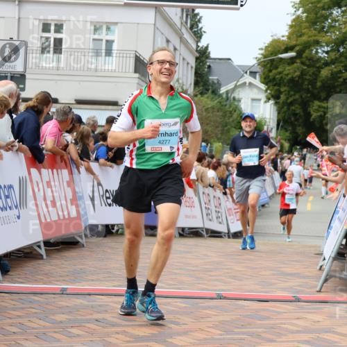 31.08.2025 - 21. Blankeneser Heldenlauf Strokosch-Dieckow http://msf.ph/oto/8697103 31.08.2025 12:19:12 Ziel 4303, 4315, 4277 meine-sportfotos.de