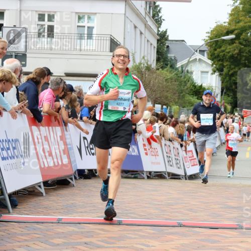 31.08.2025 - 21. Blankeneser Heldenlauf Strokosch-Dieckow http://msf.ph/oto/8697122 31.08.2025 12:19:11 Ziel 4303, 4315, 4277 meine-sportfotos.de