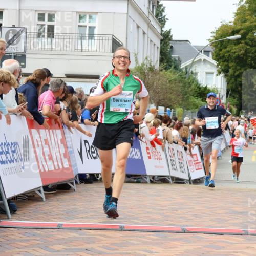 31.08.2025 - 21. Blankeneser Heldenlauf Strokosch-Dieckow http://msf.ph/oto/8697124 31.08.2025 12:19:11 Ziel 4303, 4315, 4277 meine-sportfotos.de