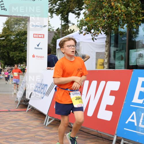 31.08.2025 - 21. Blankeneser Heldenlauf Strokosch-Dieckow http://msf.ph/oto/8697140 31.08.2025 10:30:41 Ziel 2560, 2106, 2179, 2599, 2279, 2102 meine-sportfotos.de