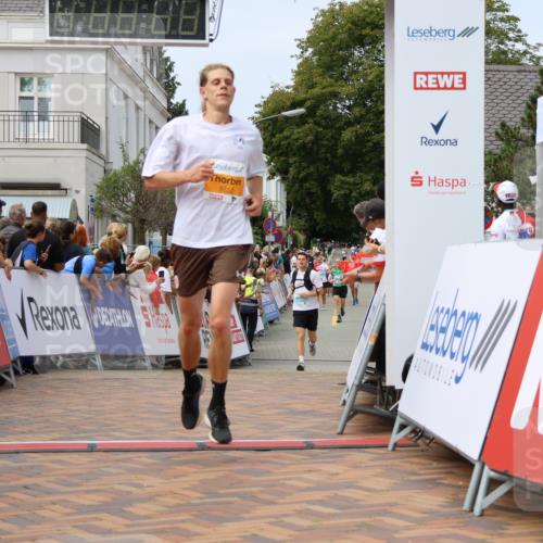31.08.2025 - 21. Blankeneser Heldenlauf Strokosch-Dieckow http://msf.ph/oto/8697152 31.08.2025 12:19:00 Ziel 5553, 5507, 5506 meine-sportfotos.de