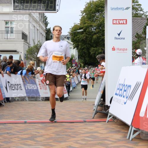 31.08.2025 - 21. Blankeneser Heldenlauf Strokosch-Dieckow http://msf.ph/oto/8697156 31.08.2025 12:19:00 Ziel 5553, 5507, 5506 meine-sportfotos.de