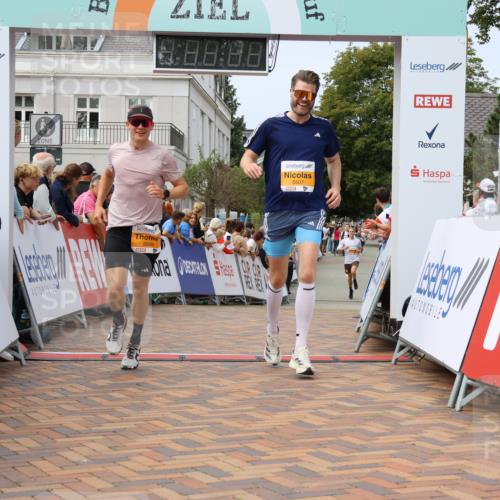 31.08.2025 - 21. Blankeneser Heldenlauf Strokosch-Dieckow http://msf.ph/oto/8697172 31.08.2025 12:18:55 Ziel 5507, 5506 meine-sportfotos.de