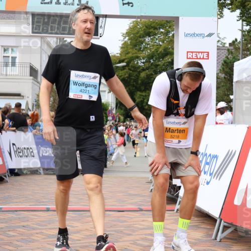 31.08.2025 - 21. Blankeneser Heldenlauf Strokosch-Dieckow http://msf.ph/oto/8697197 31.08.2025 12:18:47 Ziel 5218, 5041, 5195, 5411, 4065, 4221 meine-sportfotos.de