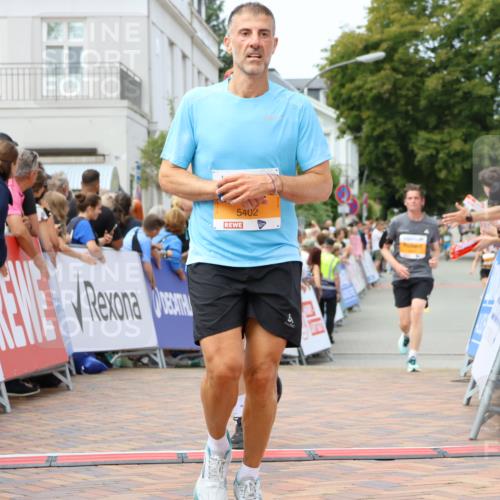 31.08.2025 - 21. Blankeneser Heldenlauf Strokosch-Dieckow http://msf.ph/oto/8697314 31.08.2025 12:18:18 Ziel 5670, 5827, 5402, 4137 meine-sportfotos.de