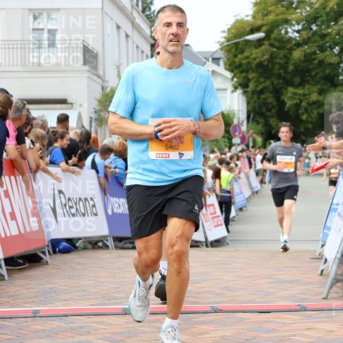 31.08.2025 - 21. Blankeneser Heldenlauf Strokosch-Dieckow http://msf.ph/oto/8697316 31.08.2025 12:18:18 Ziel 5670, 5827, 5402, 4137 meine-sportfotos.de
