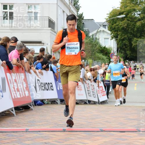 31.08.2025 - 21. Blankeneser Heldenlauf Strokosch-Dieckow http://msf.ph/oto/8697342 31.08.2025 12:18:13 Ziel 5827, 5402, 4137, 4243 meine-sportfotos.de