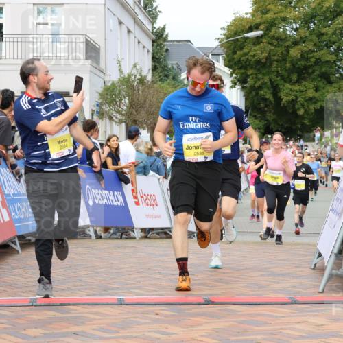 31.08.2025 - 21. Blankeneser Heldenlauf Strokosch-Dieckow http://msf.ph/oto/8697377 31.08.2025 10:29:32 Ziel 2614, 2615, 2684, 2538, 2558, 2277 meine-sportfotos.de
