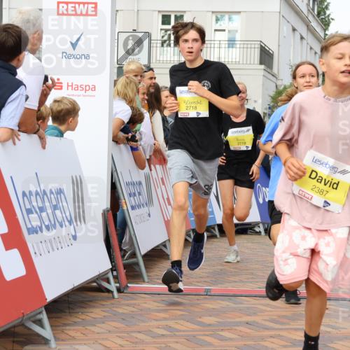 31.08.2025 - 21. Blankeneser Heldenlauf Strokosch-Dieckow http://msf.ph/oto/8697471 31.08.2025 10:28:53 Ziel 2060, 2346, 2718, 2719, 2143, 2387 meine-sportfotos.de
