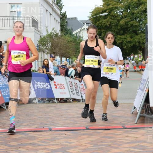 31.08.2025 - 21. Blankeneser Heldenlauf Strokosch-Dieckow http://msf.ph/oto/8697687 31.08.2025 10:33:14 Ziel 2304, 2433, 2388, 2430 meine-sportfotos.de