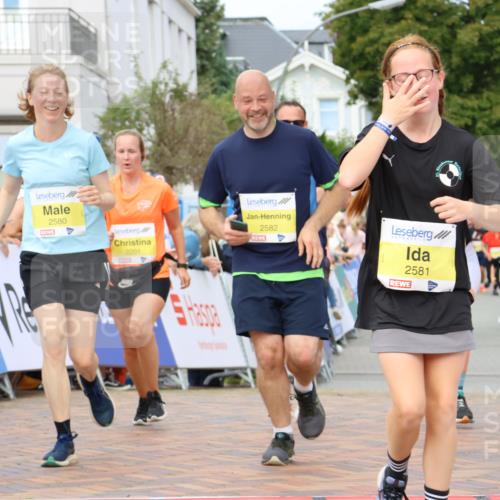 31.08.2025 - 21. Blankeneser Heldenlauf Strokosch-Dieckow http://msf.ph/oto/8697775 31.08.2025 10:32:36 Ziel 2256, 2257, 2323, 2581, 2582, 2580, 2201 meine-sportfotos.de