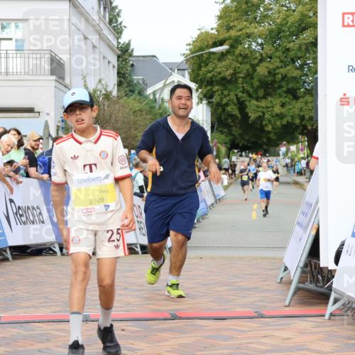 31.08.2025 - 21. Blankeneser Heldenlauf Strokosch-Dieckow http://msf.ph/oto/8697778 31.08.2025 10:27:32 Ziel 2715, 2463, 2725, 2533, 2709 meine-sportfotos.de