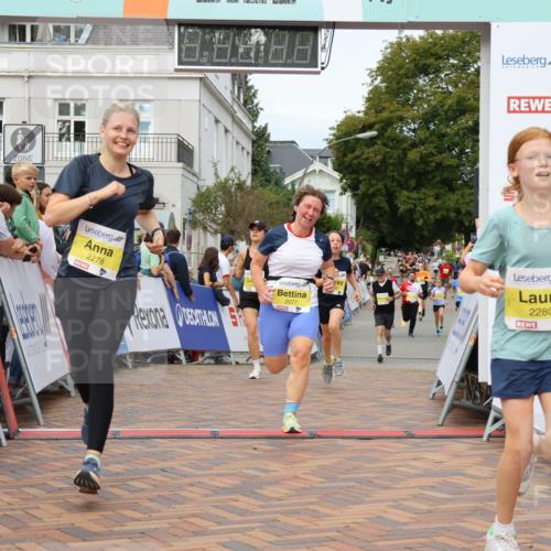 31.08.2025 - 21. Blankeneser Heldenlauf Strokosch-Dieckow http://msf.ph/oto/8697928 31.08.2025 10:31:50 Ziel 2077, 2407, 2280, 2462, 2340, 2278 meine-sportfotos.de