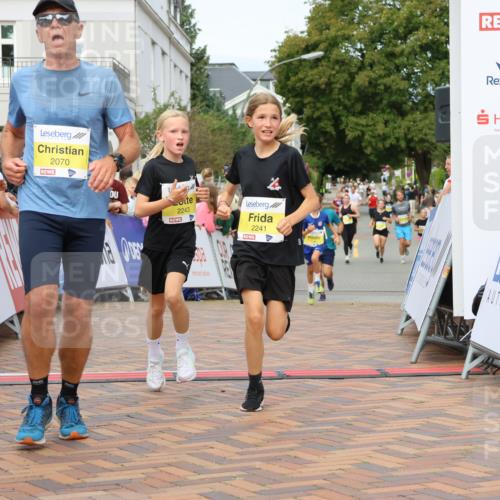 31.08.2025 - 21. Blankeneser Heldenlauf Strokosch-Dieckow http://msf.ph/oto/8698117 31.08.2025 10:25:55 Ziel 2342, 2472, 2070, 2241, 2243 meine-sportfotos.de