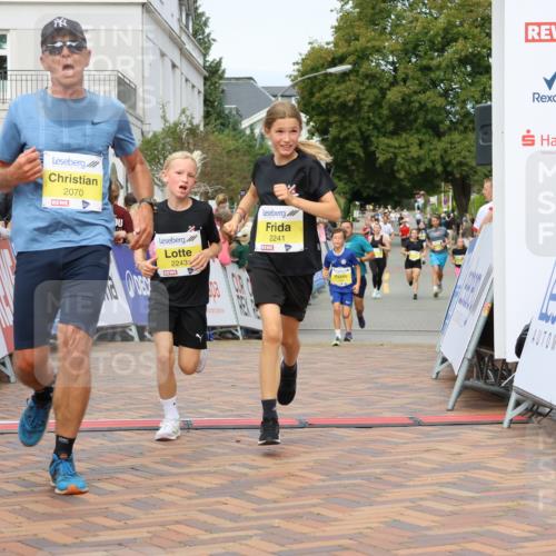 31.08.2025 - 21. Blankeneser Heldenlauf Strokosch-Dieckow http://msf.ph/oto/8698121 31.08.2025 10:25:55 Ziel 2342, 2472, 2070, 2241, 2243 meine-sportfotos.de