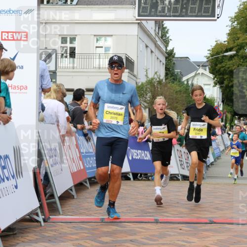 31.08.2025 - 21. Blankeneser Heldenlauf Strokosch-Dieckow http://msf.ph/oto/8698127 31.08.2025 10:25:54 Ziel 2342, 2472, 2070, 2241, 2243 meine-sportfotos.de
