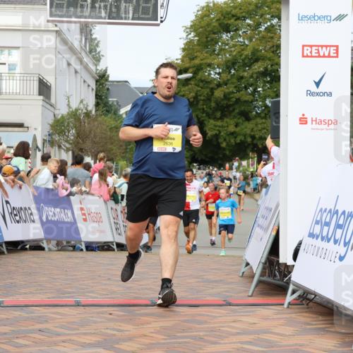 31.08.2025 - 21. Blankeneser Heldenlauf Strokosch-Dieckow http://msf.ph/oto/8698227 31.08.2025 10:25:22 Ziel 2541, 2636, 2383, 2367, 2504 meine-sportfotos.de