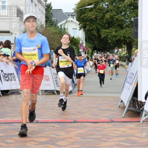 31.08.2025 - 21. Blankeneser Heldenlauf Strokosch-Dieckow http://msf.ph/oto/8698291 31.08.2025 10:30:06 Ziel 2210, 2260, 2169, 2543 meine-sportfotos.de