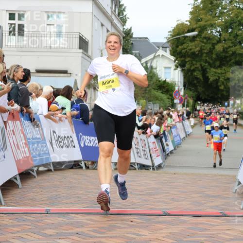 31.08.2025 - 21. Blankeneser Heldenlauf Strokosch-Dieckow http://msf.ph/oto/8698307 31.08.2025 10:29:59 Ziel 2260, 2603, 2602 meine-sportfotos.de